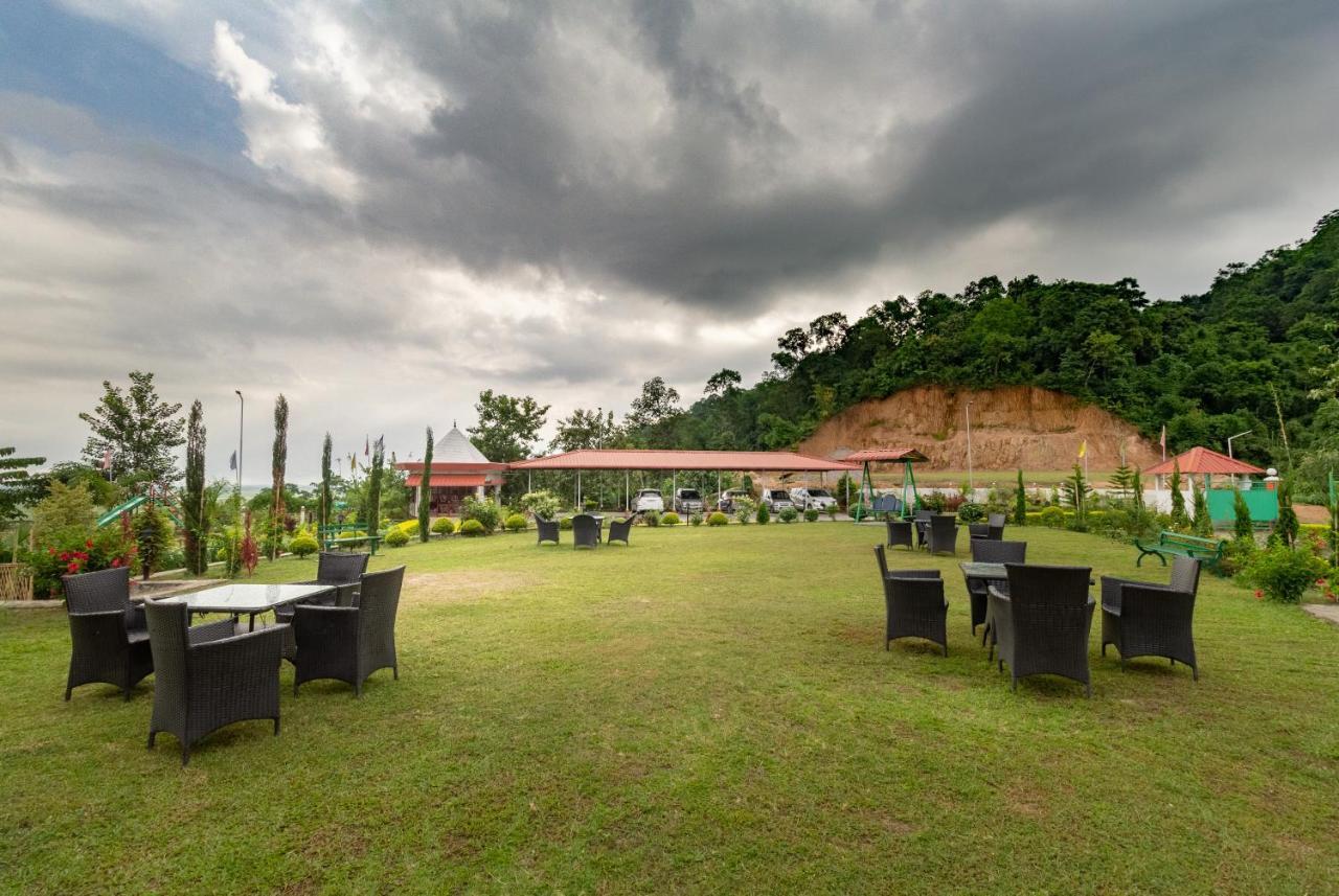 La Vue Resort Kaziranga Bagian luar foto